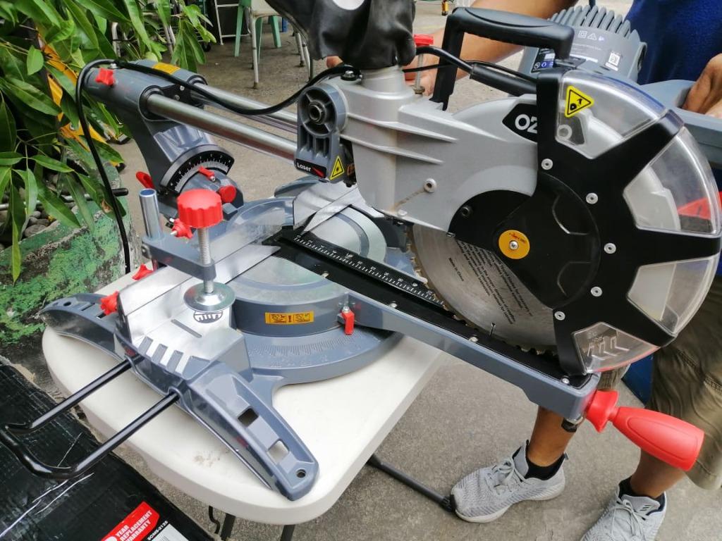 Double Bevel Sliding Compound Mitre Saw 2100W (Category: Construction Tools & Equipment) located in San Pedro. Submitted by aus-plus (Listing ID 1138809741, Image 2). Description: Ozito Double Bevel Sliding Compound Mitre Saw 2100W.