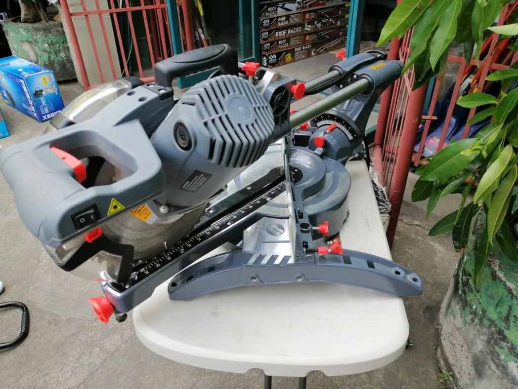 Double Bevel Sliding Compound Mitre Saw 2100W (Category: Construction Tools & Equipment) located in San Pedro. Submitted by aus-plus (Listing ID 1138809741, Image 3). Description: Ozito Double Bevel Sliding Compound Mitre Saw 2100W.