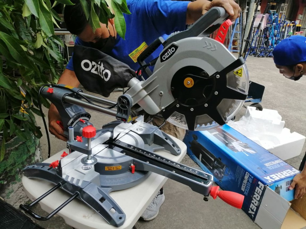 Double Bevel Sliding Compound Mitre Saw 2100W