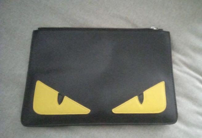 harga clutch fendi