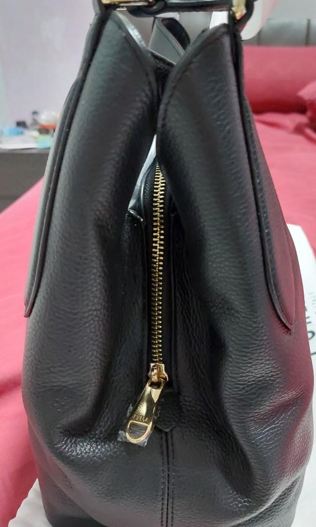 Furla Dafne Hobo Bag in Nero (Black), Women's Fashion, Bags & Wallets