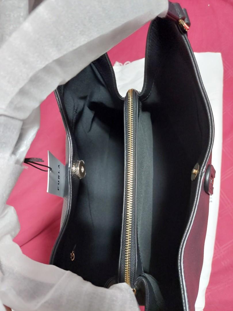 Furla Dafne Hobo Bag in Nero (Black), Women's Fashion, Bags & Wallets