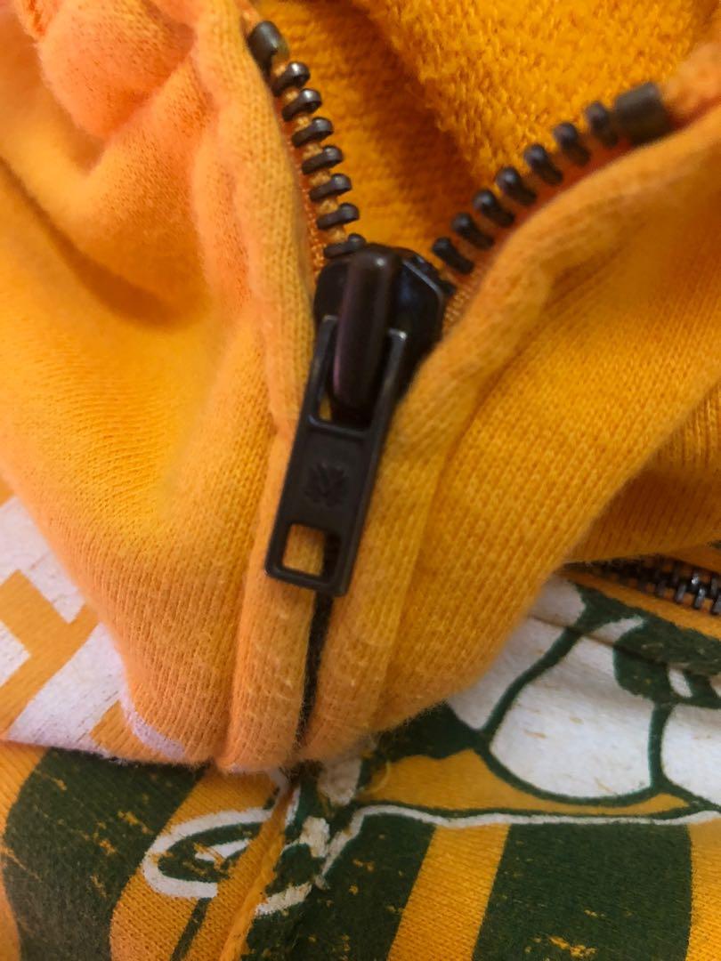 GREENBAY PACKERS Yellow Hoodie Vintage Design, Men's Fashion, Coats,  Jackets and Outerwear on Carousell