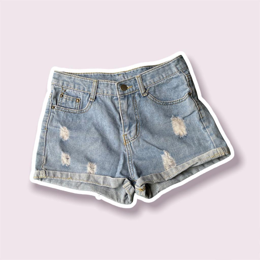HW Denim Shorts (Category: Shorts) located in Batangas. Submitted by mxrzy (Listing ID 1138883713, Image 1). Description: HIGHWAIST DENIM SHORTS 🛍 L: 10 R: 9 W: 24-26.5 Mode of Payment 💸 Gcash 💸 Bank Transfer 💸 Cash upon meet up (for Batangas City area buyers only) Mode of Delivery 🚚 J&T 🚚LBC 🚚JRS 🚫NO COD🚫.