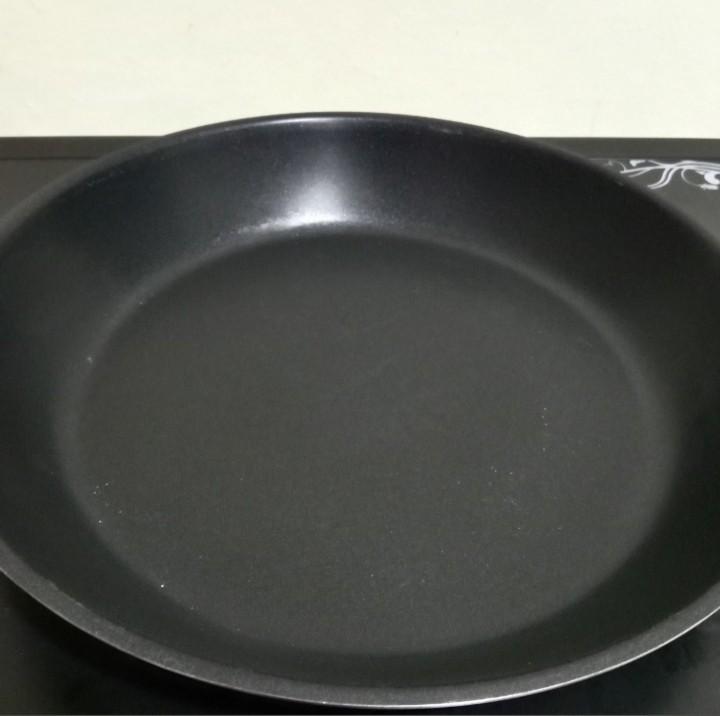 IKEA TEFLON FRYPAN 28CM, Kitchen & Appliances di Carousell