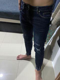 Jeans ripped (not zara not h&m not uniqlo)