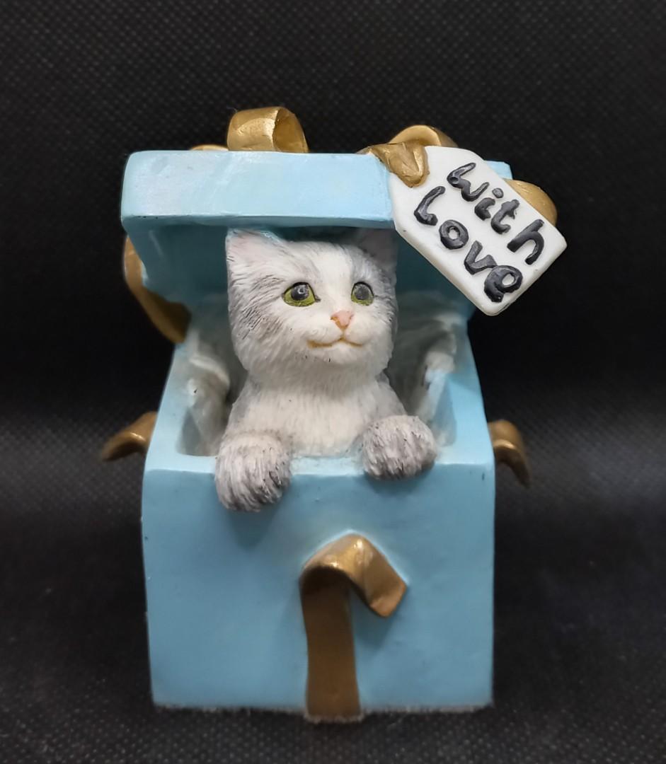Leonardo Collection Cat Peeking From Inside A Blue and Gold Gift Box