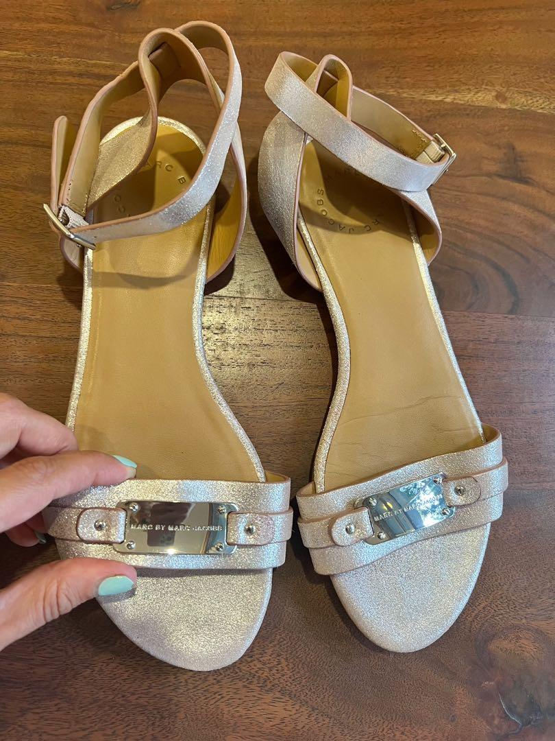 Marc jacobs best sale flat sandals