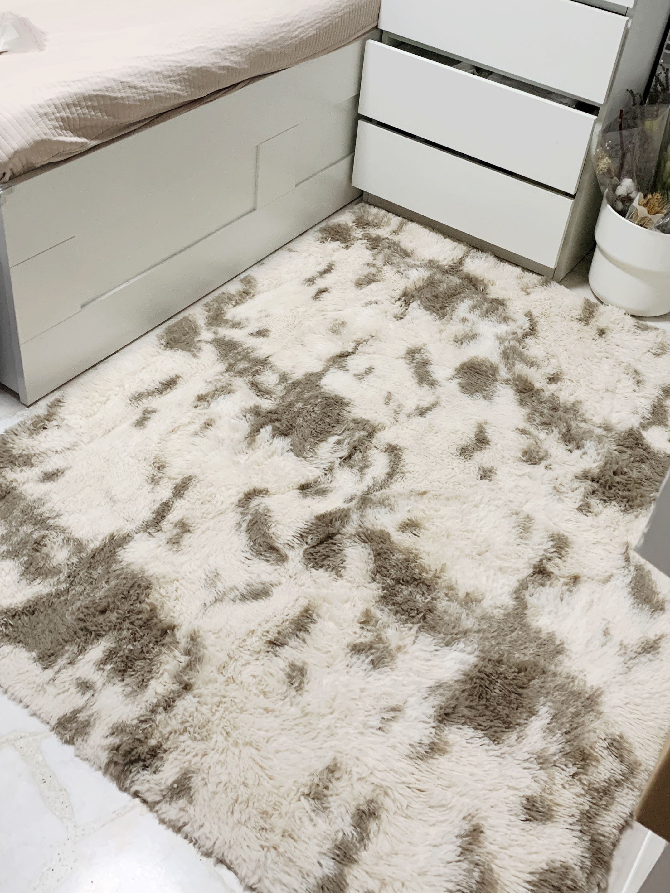 Neutral beige/sand carpet, Furniture & Home Living, Home Decor, Carpets