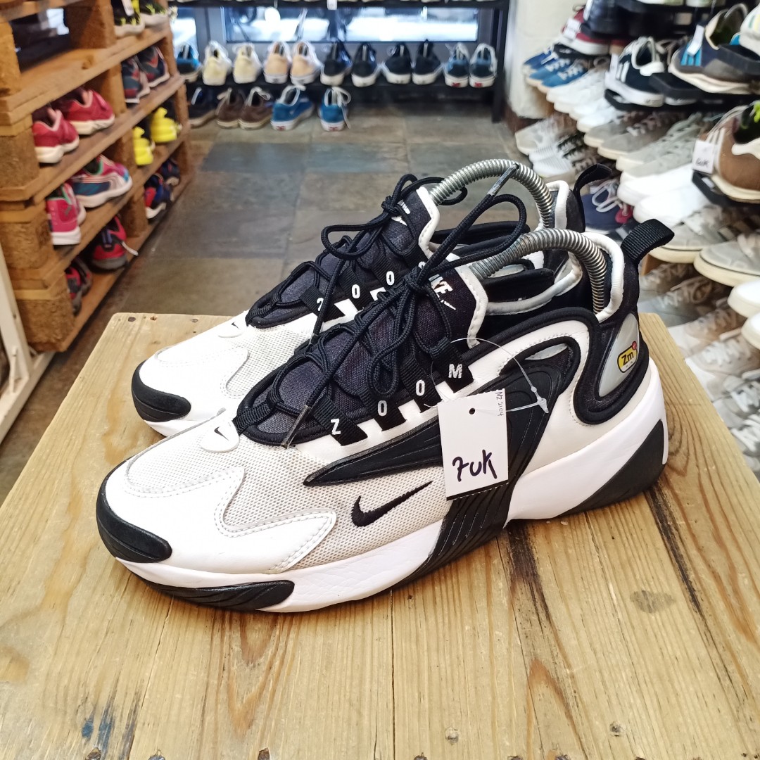 Nike 2000 zoom store