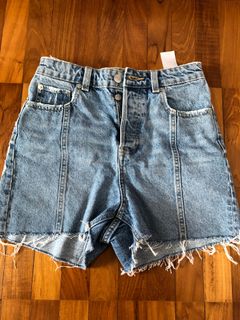(Category: ) located in . Submitted by clearmyclosetplease18 (Listing ID 1138828734, Image 1). Description: .