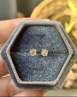 (Category: ) located in . Submitted by iloveluxeph (Listing ID 1136562872, Image 1). Description: .