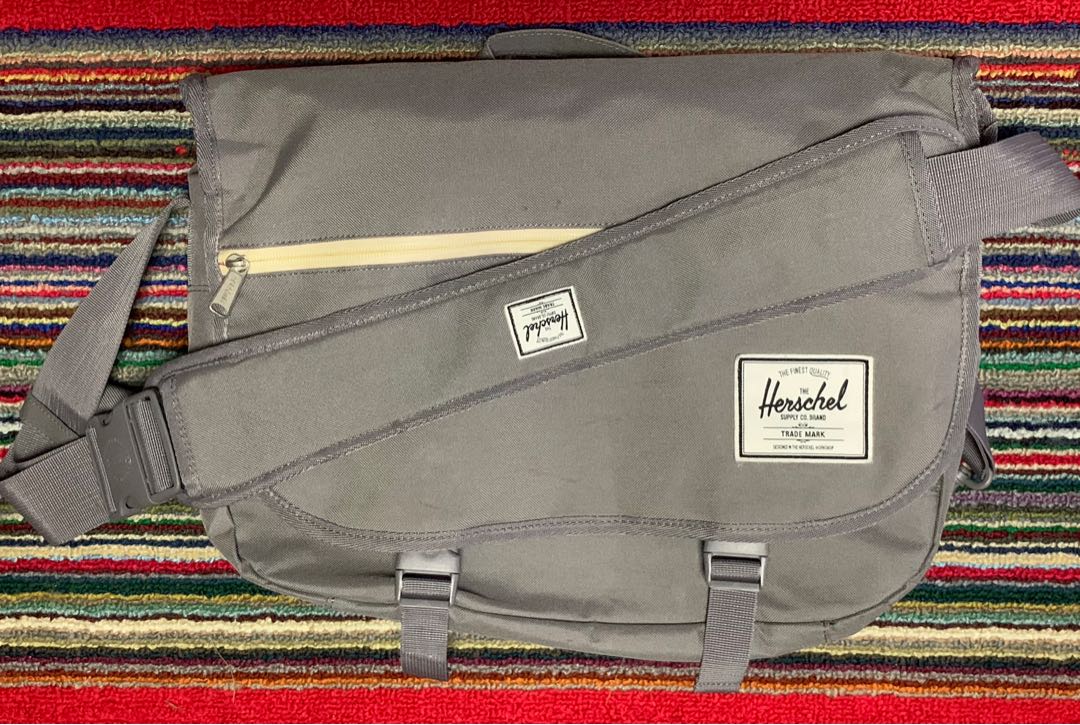 RUSH SALE HERSCHEL CO. POP QUIZ MESSENGER BAG, Men's Fashion, Bags