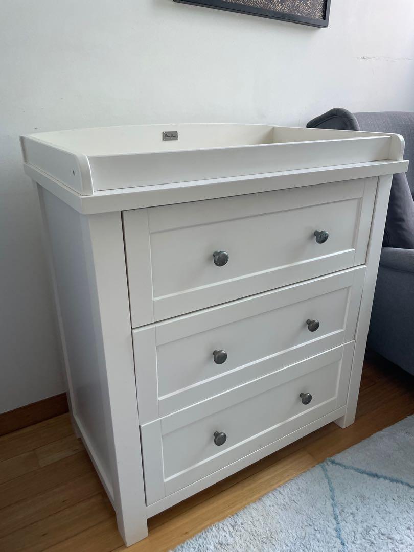 Silver cross outlet changing unit