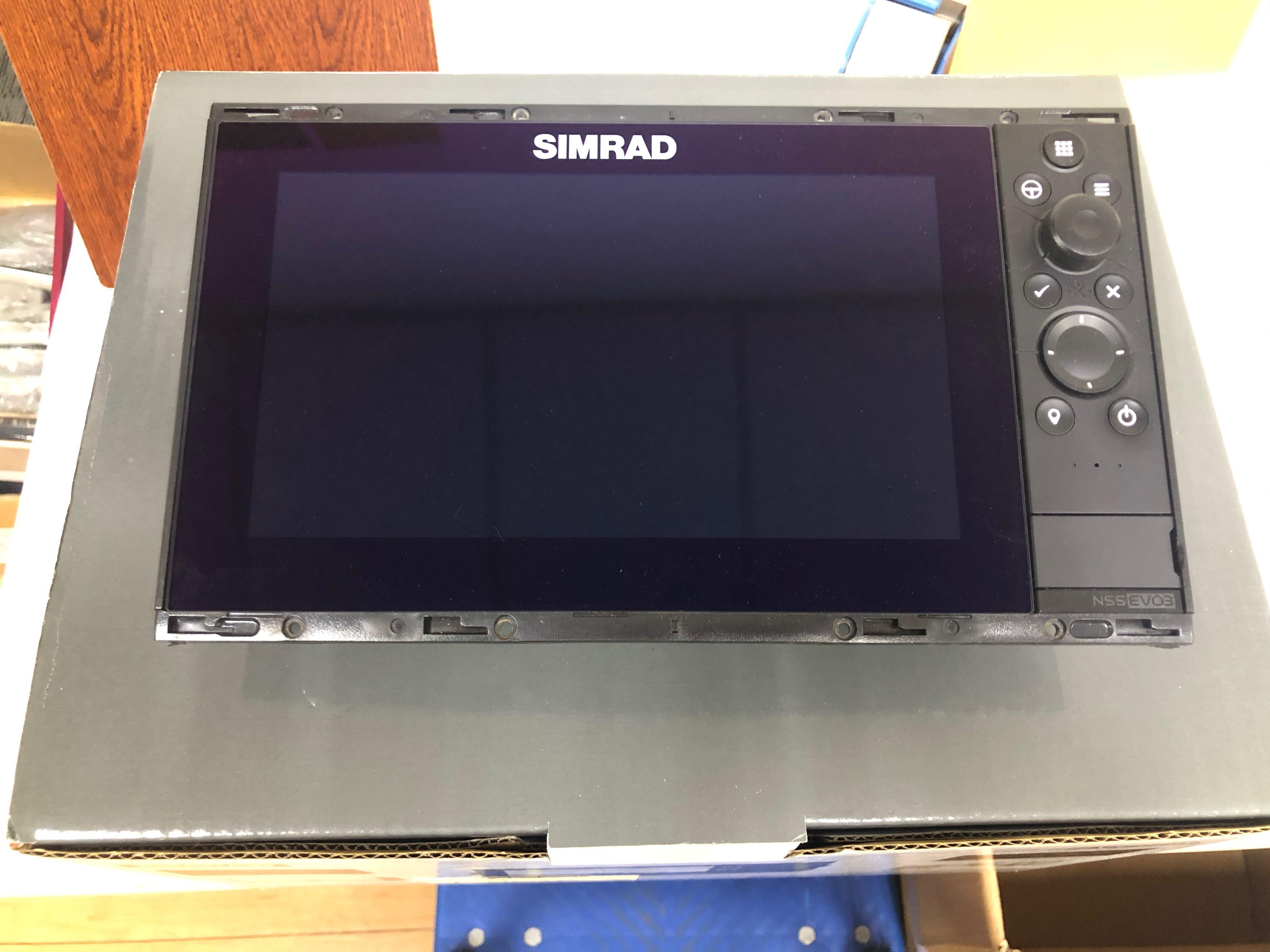 Simrad NSS9 Evo 3 Chart Plotter and Fish Finder, Sports Equipment, Fishing  on Carousell