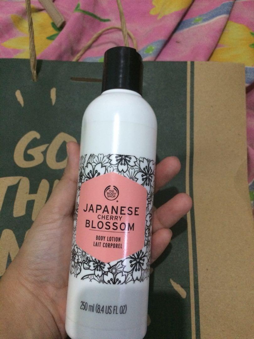 The Body Shop Body Lotion Japanese Cherry Blossom / JCB Original 100