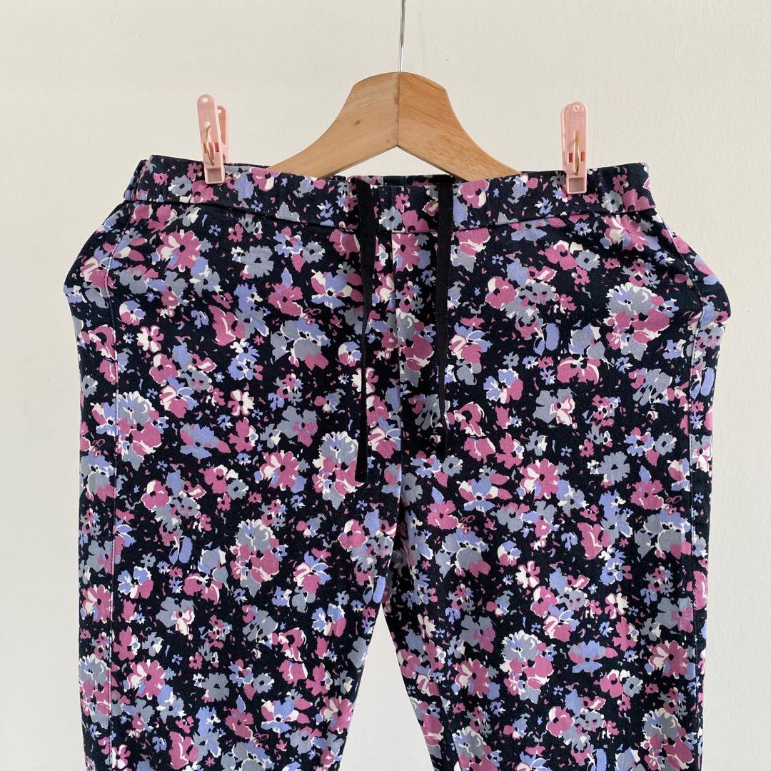 Uniqlo floral legging pants, Women's Fashion, Bottoms, Jeans & Leggings on  Carousell
