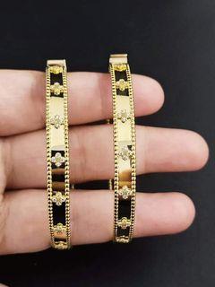 18K Saudi Gold slim van Cleef bangle
