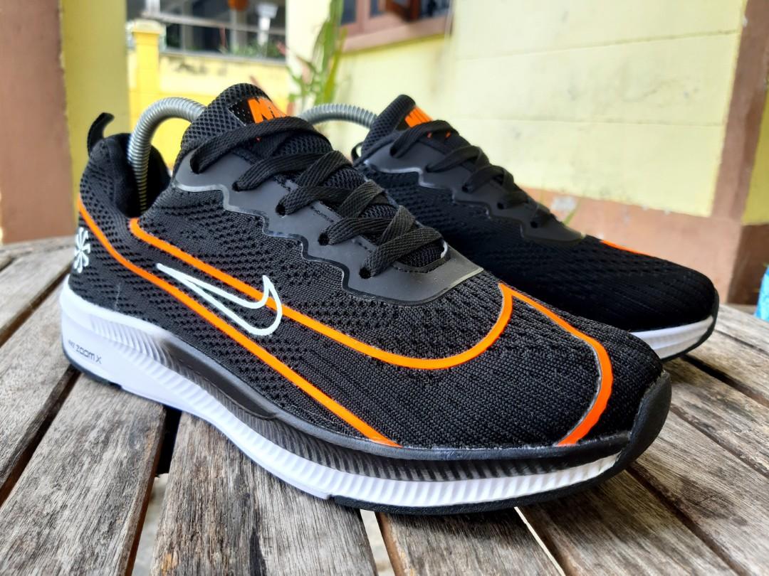 Nike flyknit racer 8.5 2025