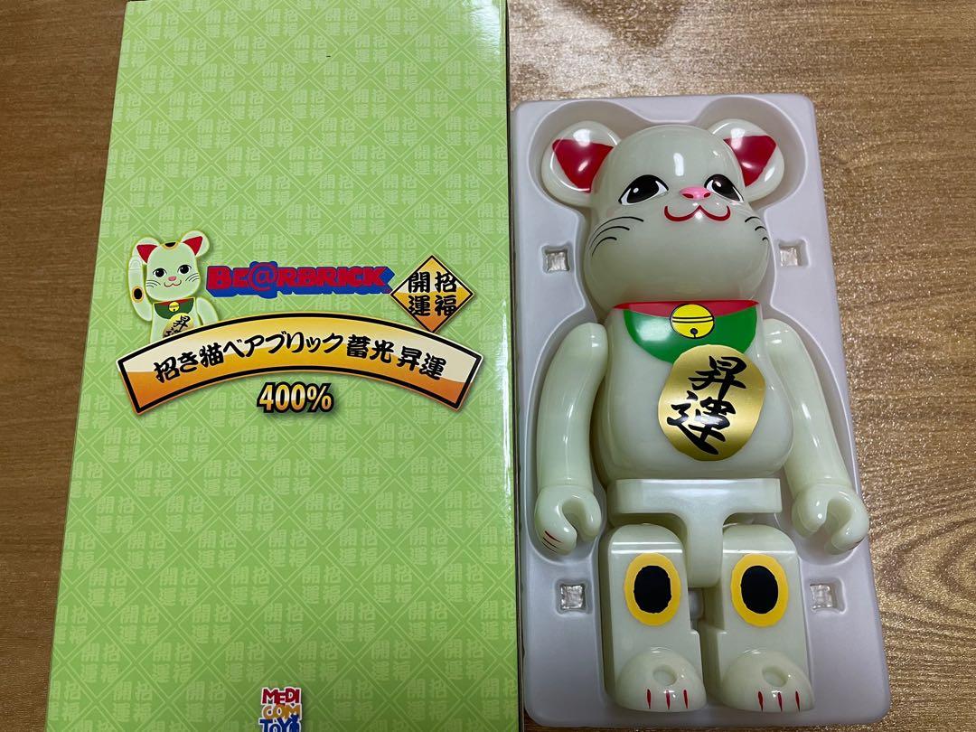 Bearbrick 開眼昇運蓄光招財貓400%, 興趣及遊戲, 玩具& 遊戲類