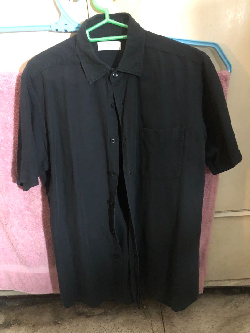 Uniqlo black button down top