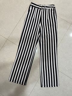 (Category: ) located in . Submitted by wardrobe14 (Listing ID 1139140657, Image 1). Description: .