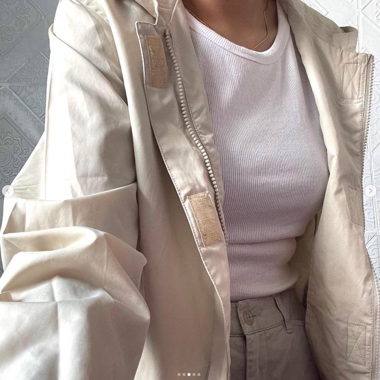 Bossini Ladies Windbreaker (Category: Coats, Jackets and Outerwear) located in Paranaque City. Submitted by psyduuck (Listing ID 1139112991, Image 3). Description: Bossini Ladies Windbreaker __ size: s-m __ 9/10 condition MINE 250 reminders before commenting👇🏽 * there will be an additional 10 PHP for shopee checkouts (for service & transaction fees).