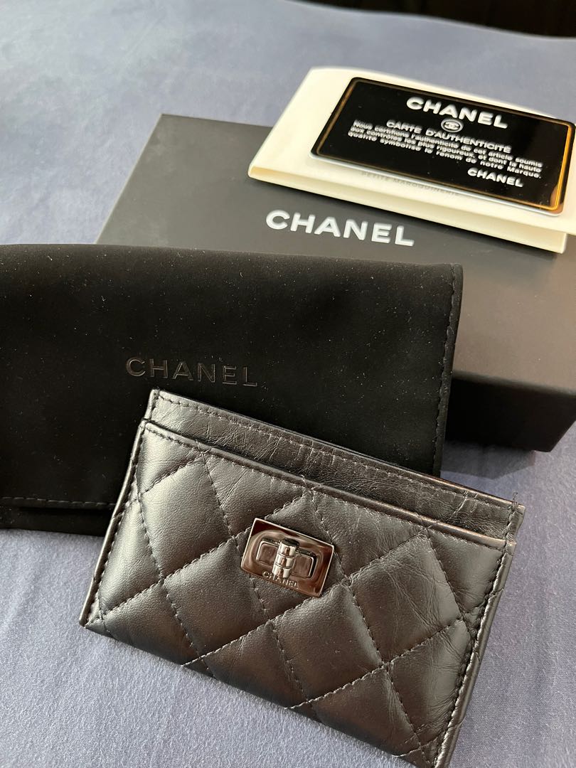 2.55 Card holder - Aged calfskin & gold-tone metal, black — Fashion | CHANEL