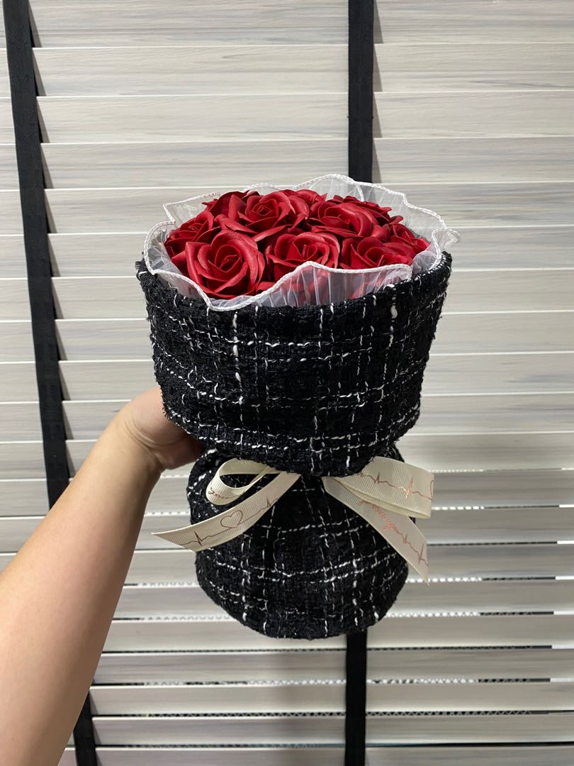 Chanel knitted wrapping with red soap roses, Hobbies & Toys, Stationery &  Craft, Flowers & Bouquets on Carousell