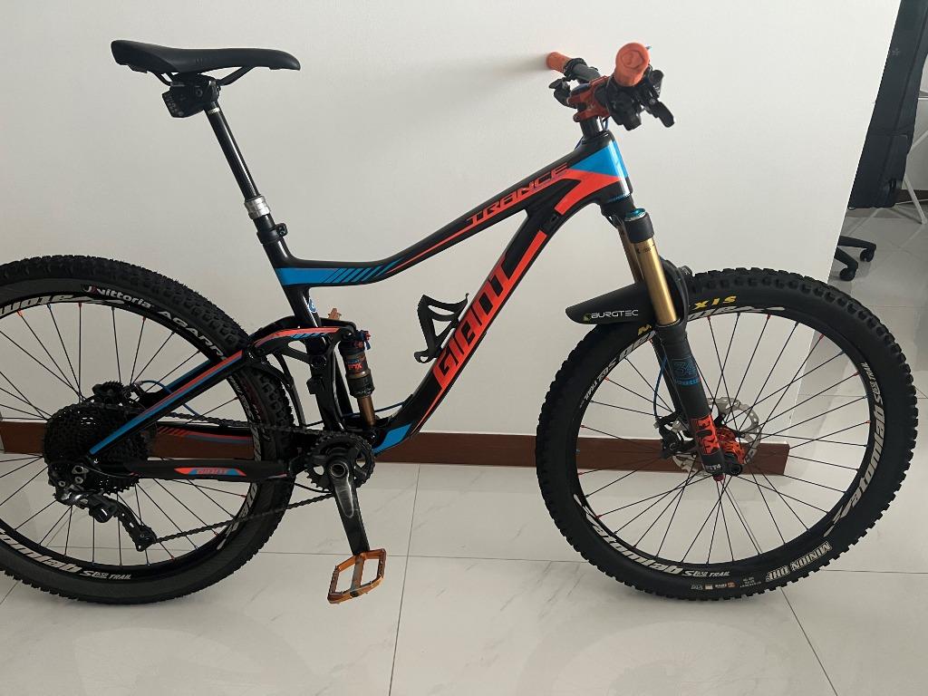 Dual suspension best sale mountain bike giant