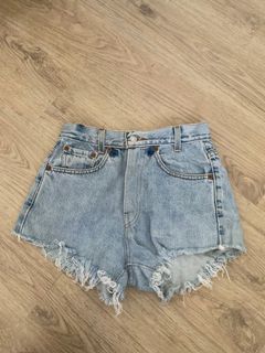 (Category: ) located in . Submitted by cheapthrillsssssss (Listing ID 1139047430, Image 1). Description: .