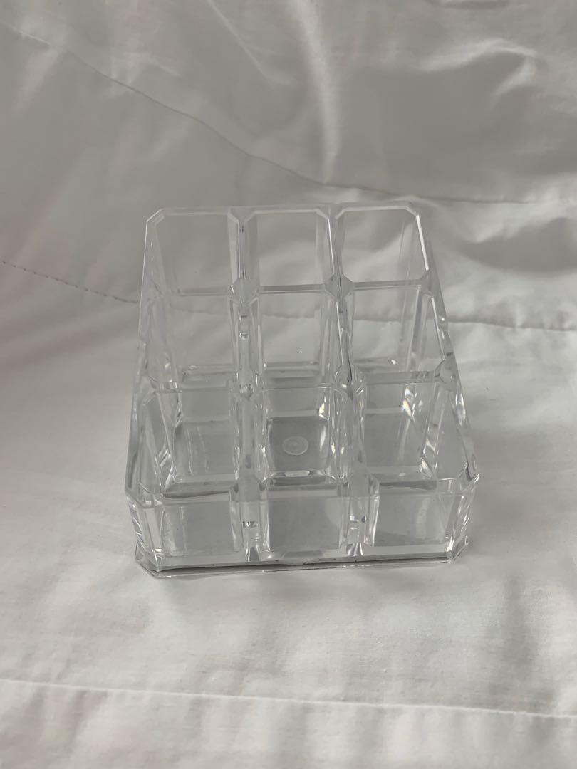 makeup acrylic organizer (Category: Makeup) located in Paranaque City. Submitted by izzysus (Listing ID 1139012647, Image 3). Description: 9 slot acrylic makeup organizer bought in forever 21 please manage your expectations for this item has a manu defect but is barely noticeable (refer in pictures) mop: gcash mod: sco or ggx.