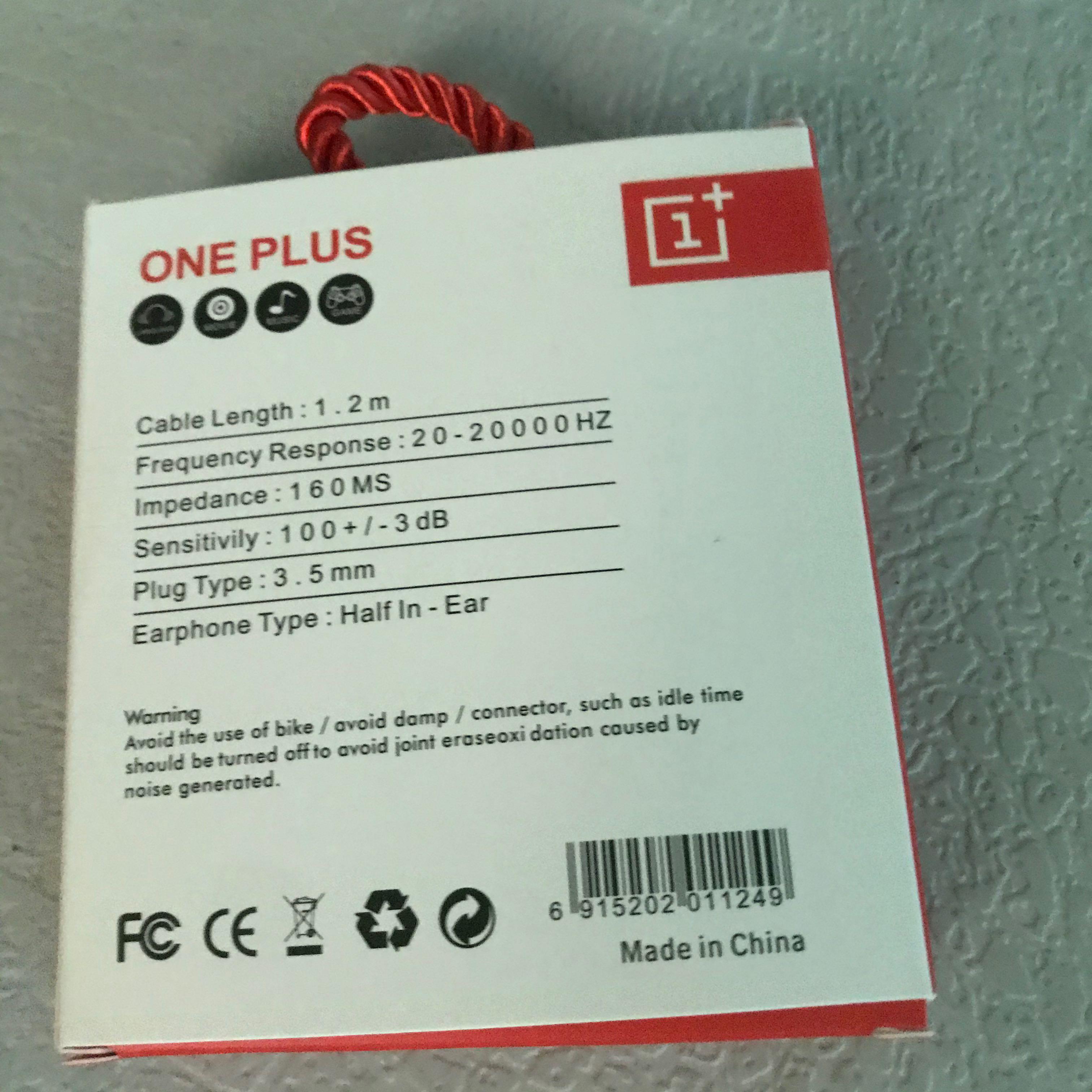 One Plus Original Earphone Headset (Category: Earphones) located in Lipa City. Submitted by piajustine_02 (Listing ID 1139040423, Image 2). Description: .