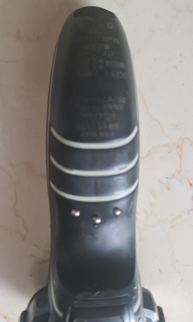 Panasonic shaver ESLV96 comes with cleaning station, Furniture & Home