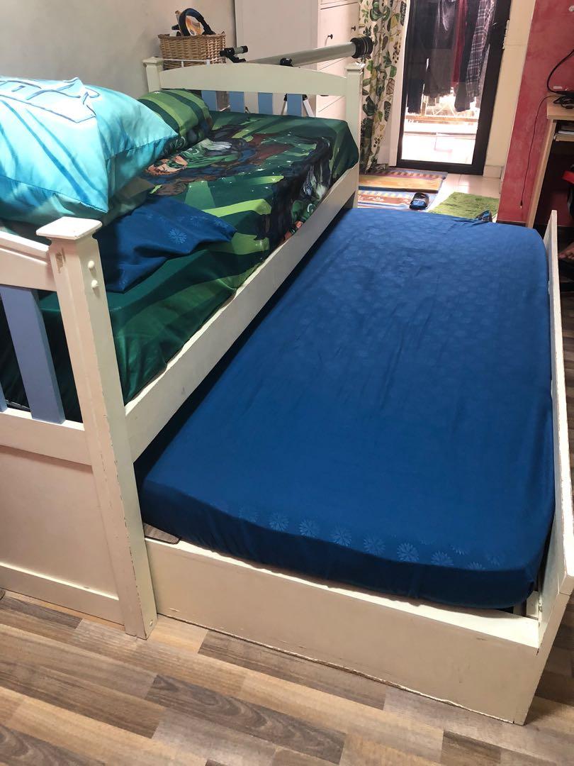 Pull out bed with 1 single mattress, Furniture & Home Living, Furniture