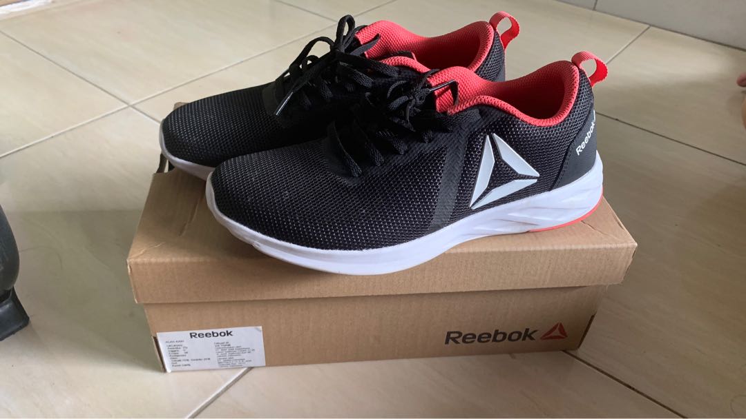 Reebok dv4093 2025
