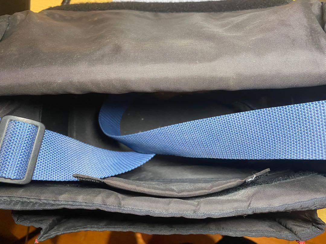 Sony vintage videocam handbag (Category: Camera Bags & Carriers) located in Davao. Submitted by out.with.the.old (Listing ID 1139058187, Image 3). Description: Condition 7/10 Vintage bag from sony .