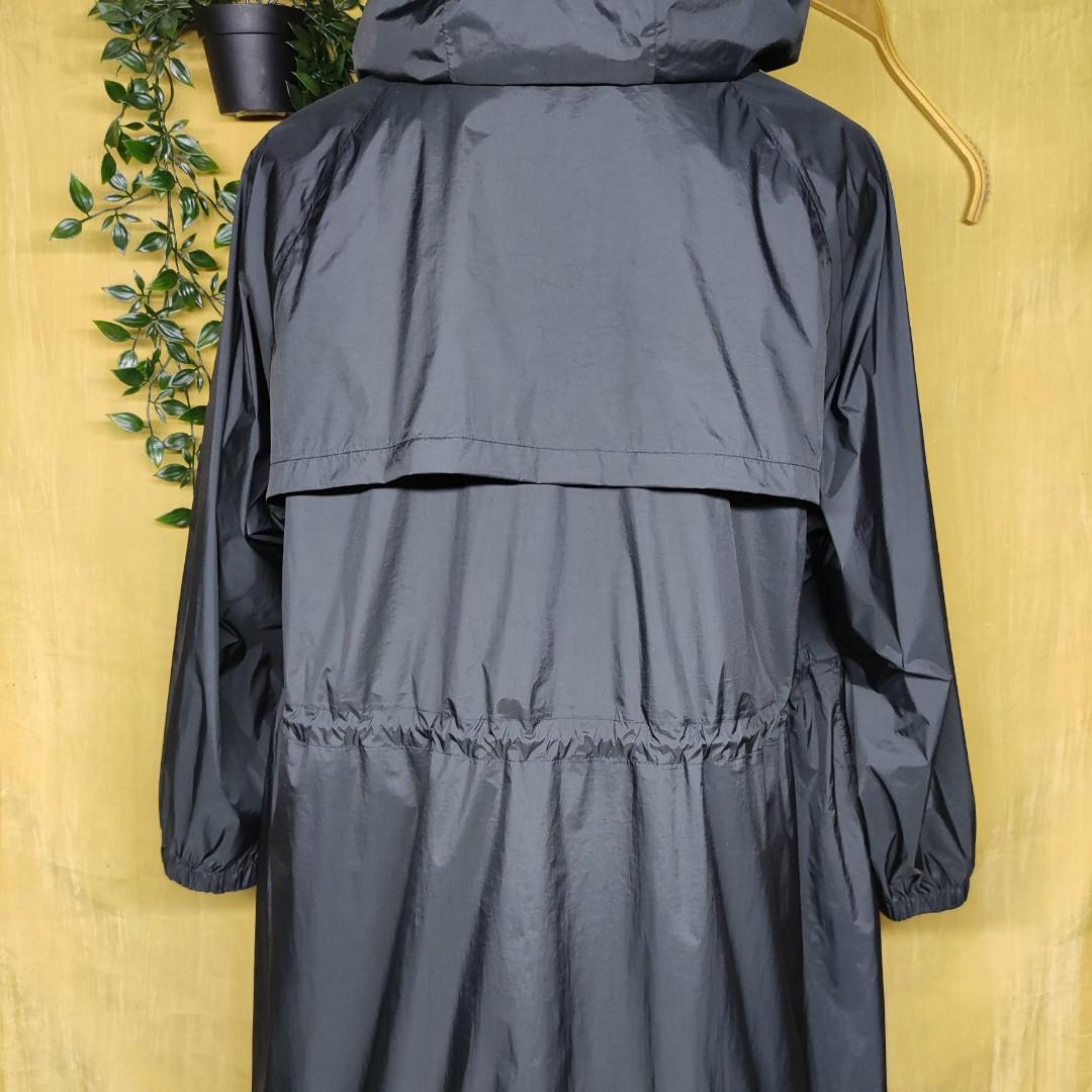 Uniqlo raincoat hotsell