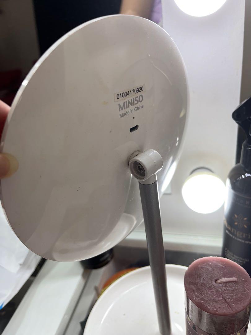 Vanity mirror with lights (Category: Mirrors) located in Mandaluyong City. Submitted by prelovedbytim (Listing ID 1139132582, Image 2). Description: With charger .