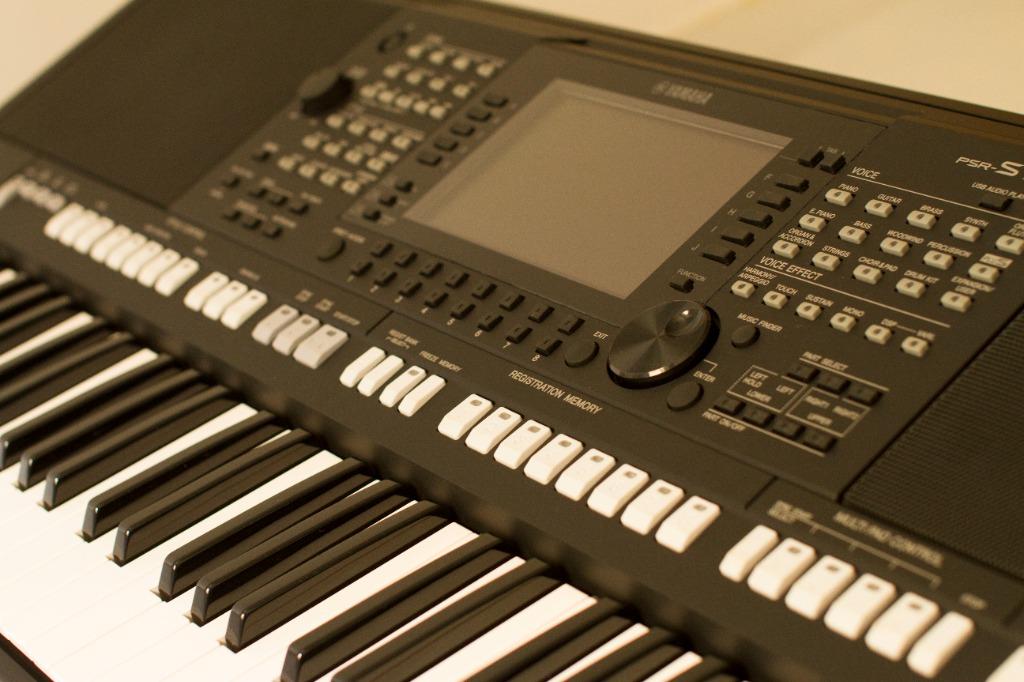 Piano yamaha store psr s775