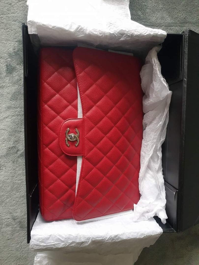 Auth single flap maxi caviar (Category: Luxury Bags & Wallets) located in Bauang. Submitted by rjae07 (Listing ID 1139262864, Image 1). Description: SHW Single Flap Maxi Caviar. Good condition. Holo intact with authenticity card, certificate of entrupy, box and dustbag.....pm for the price😊🤗.