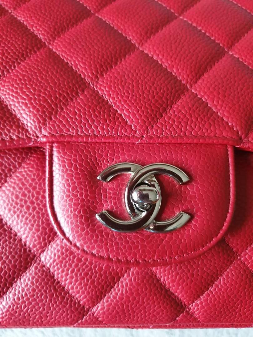 Auth single flap maxi caviar (Category: Luxury Bags & Wallets) located in Bauang. Submitted by rjae07 (Listing ID 1139262864, Image 2). Description: SHW Single Flap Maxi Caviar. Good condition. Holo intact with authenticity card, certificate of entrupy, box and dustbag.....pm for the price😊🤗.