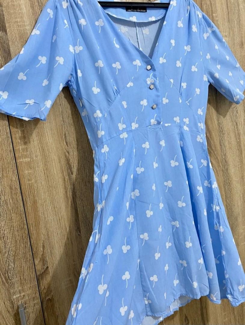 Blue Vneck dress (Category: Dresses) located in Marikina City. Submitted by declutterkpcloset (Listing ID 1139385823, Image 3). Description: size: small well used..