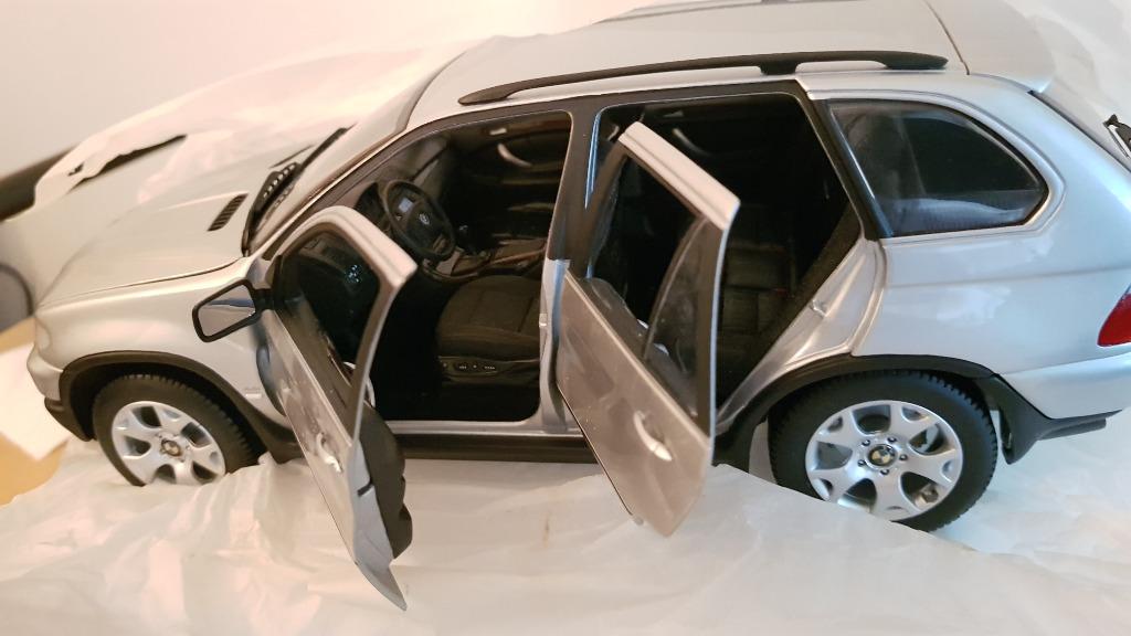 BMW X5 Diecast Model Car (Category: Vehicle & Diecast Models) located in Quezon City. Submitted by thecloset.88 (Listing ID 1139298742, Image 2). Description: BNew BMW X5, 1/18 scale, made of Diecast. For sale only & no tradein..