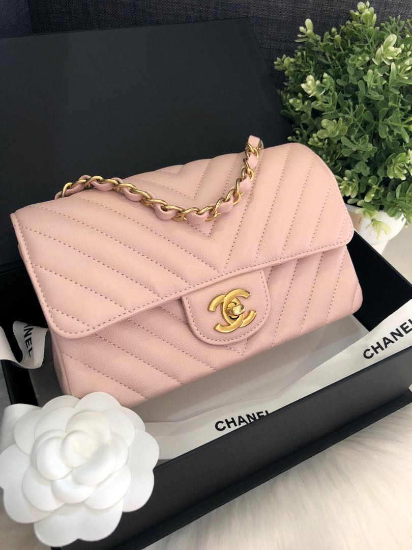BNIB 17C Cuba collection Chanel Mini in Pink!, Women's Fashion, Bags &  Wallets, Cross-body Bags on Carousell