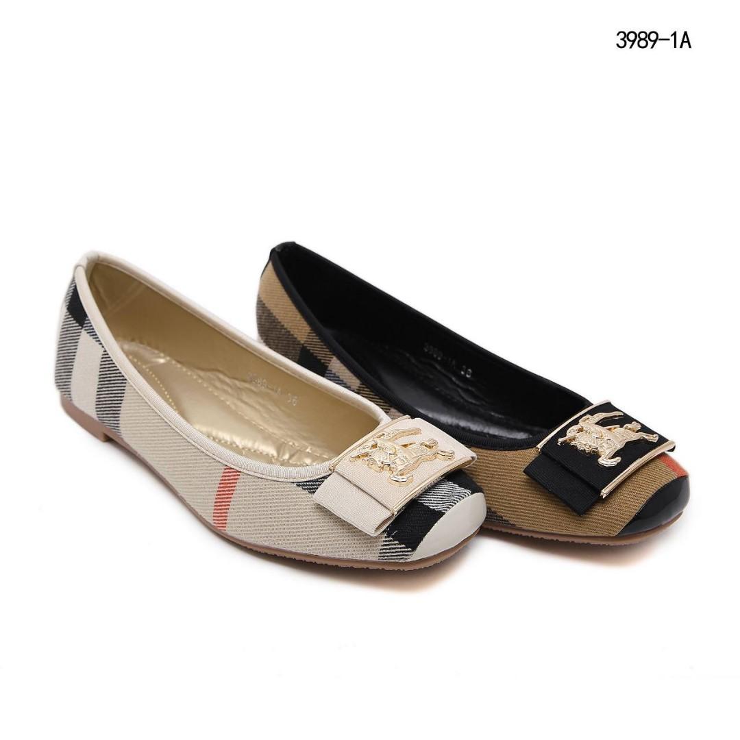 Burberry flat store shoes