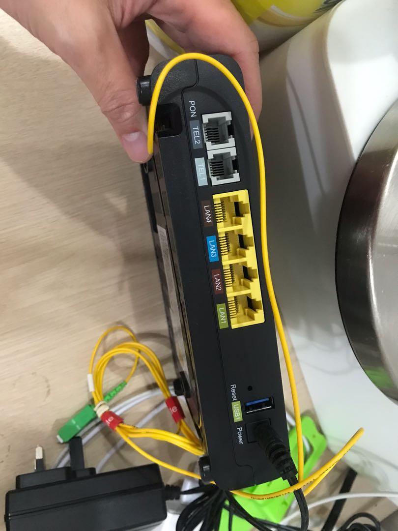 Free singtel router modem set (optic fibre) set B, Computers & Tech