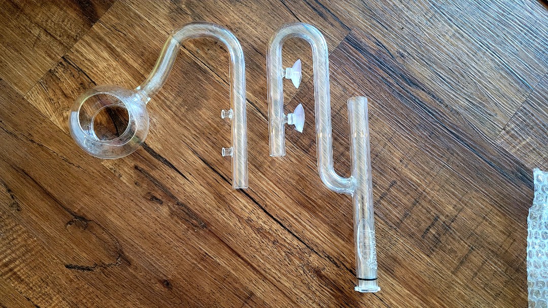 Glass Lily Pipes 16/22, Pet Supplies, Homes & Other Pet Accessories on