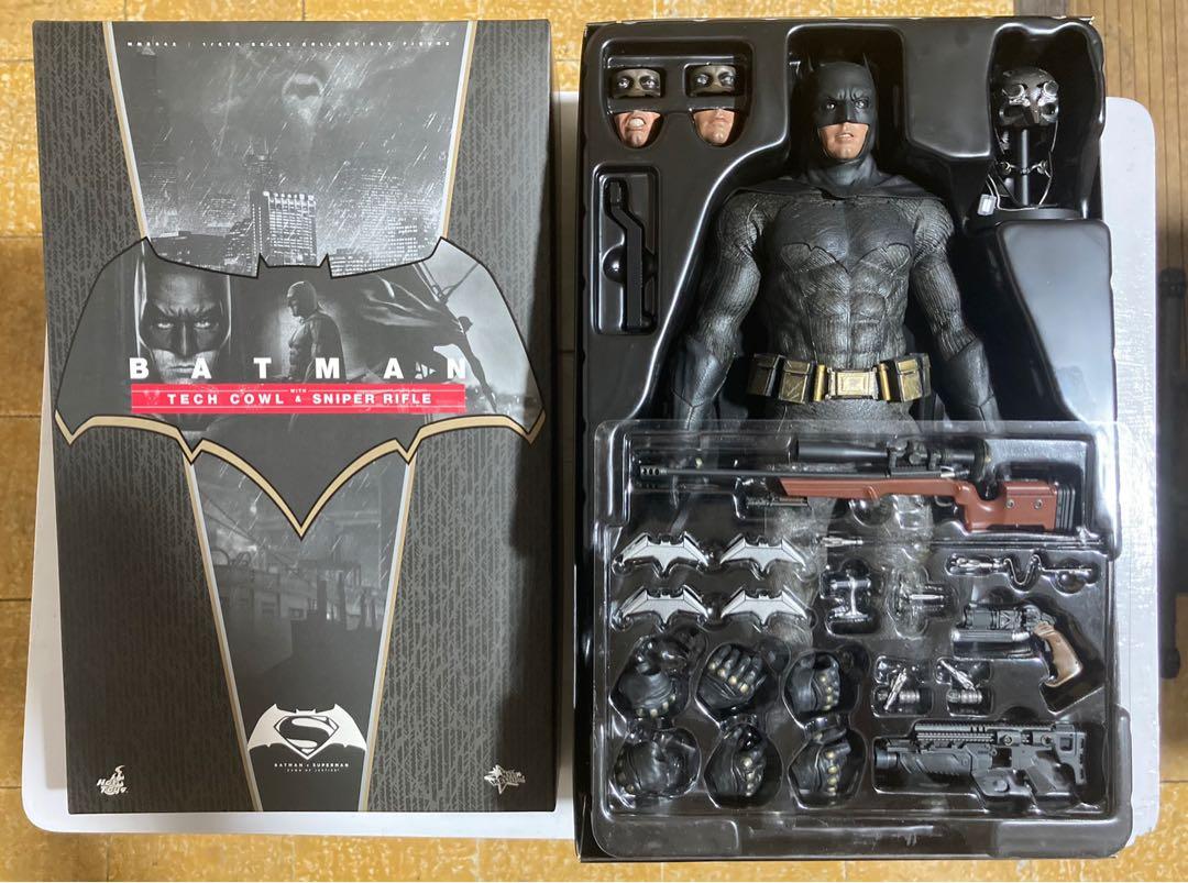 Hot toys batman tech cowl hotsell