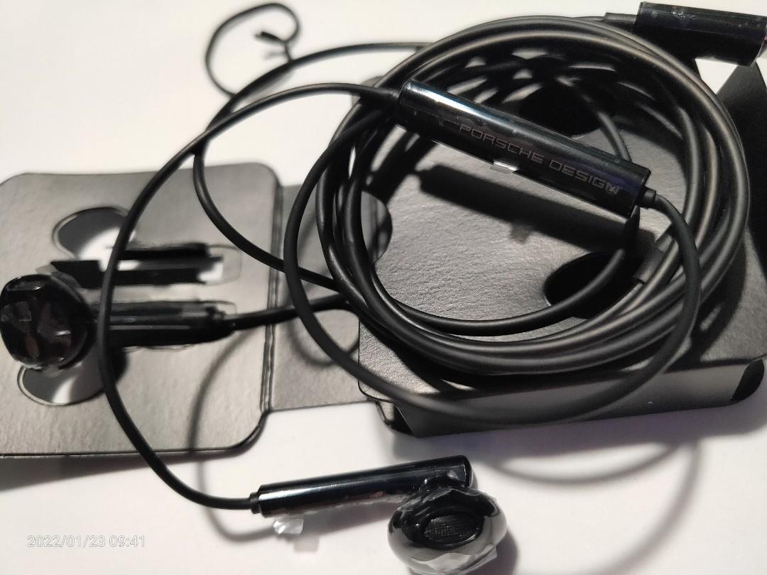 Porsche earphones store